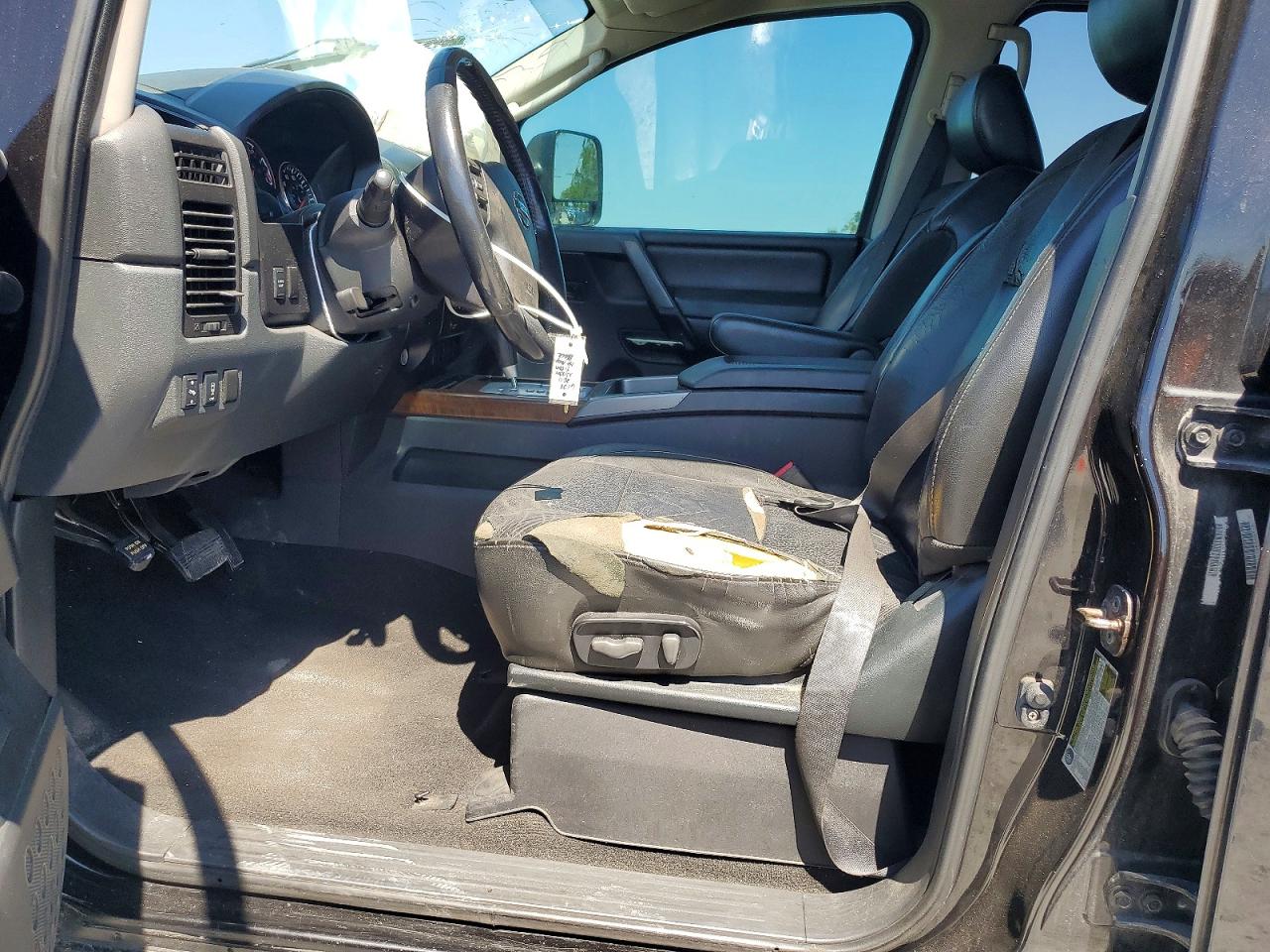 Nissan Titan Sv