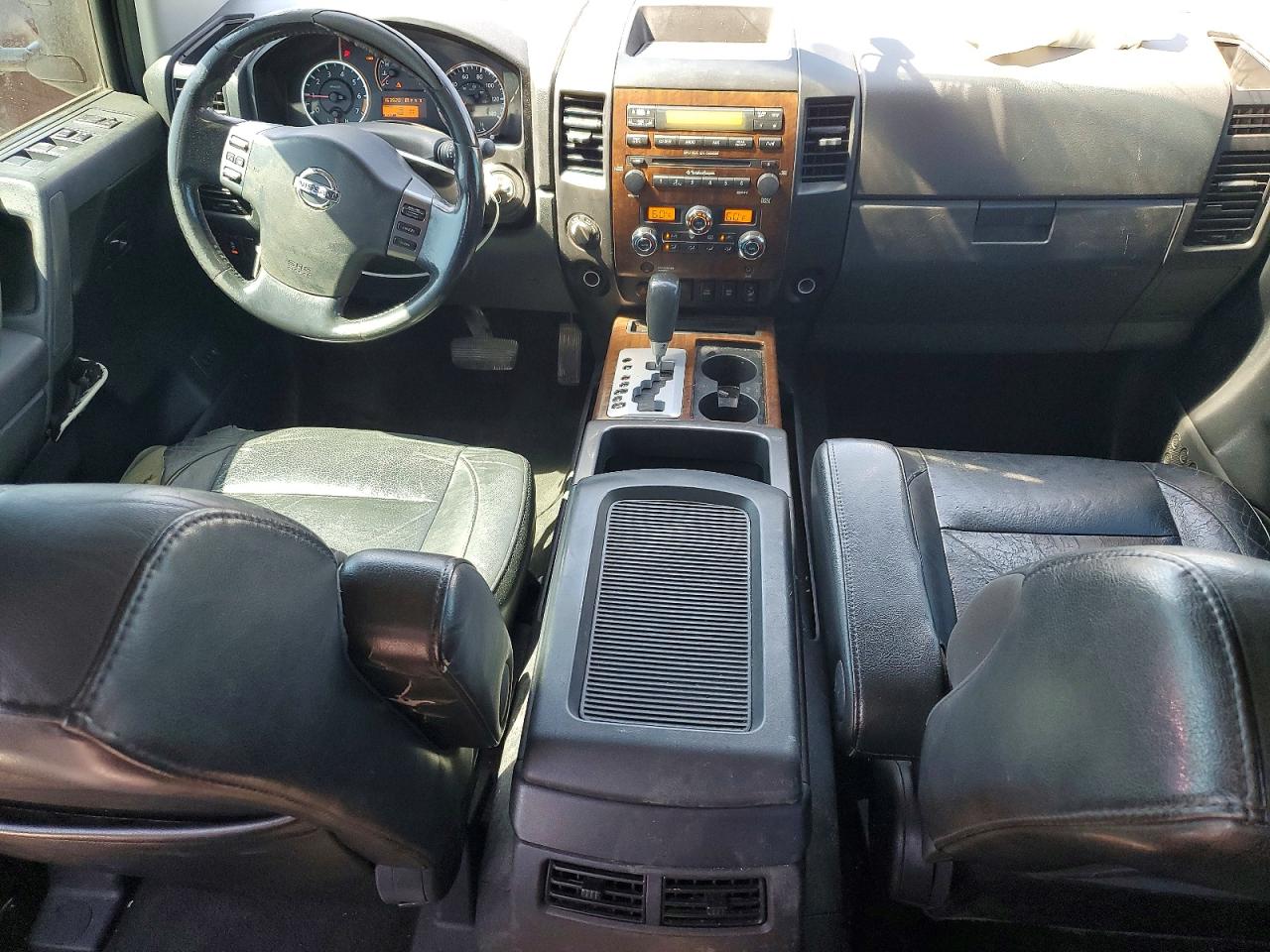 Nissan Titan Sv