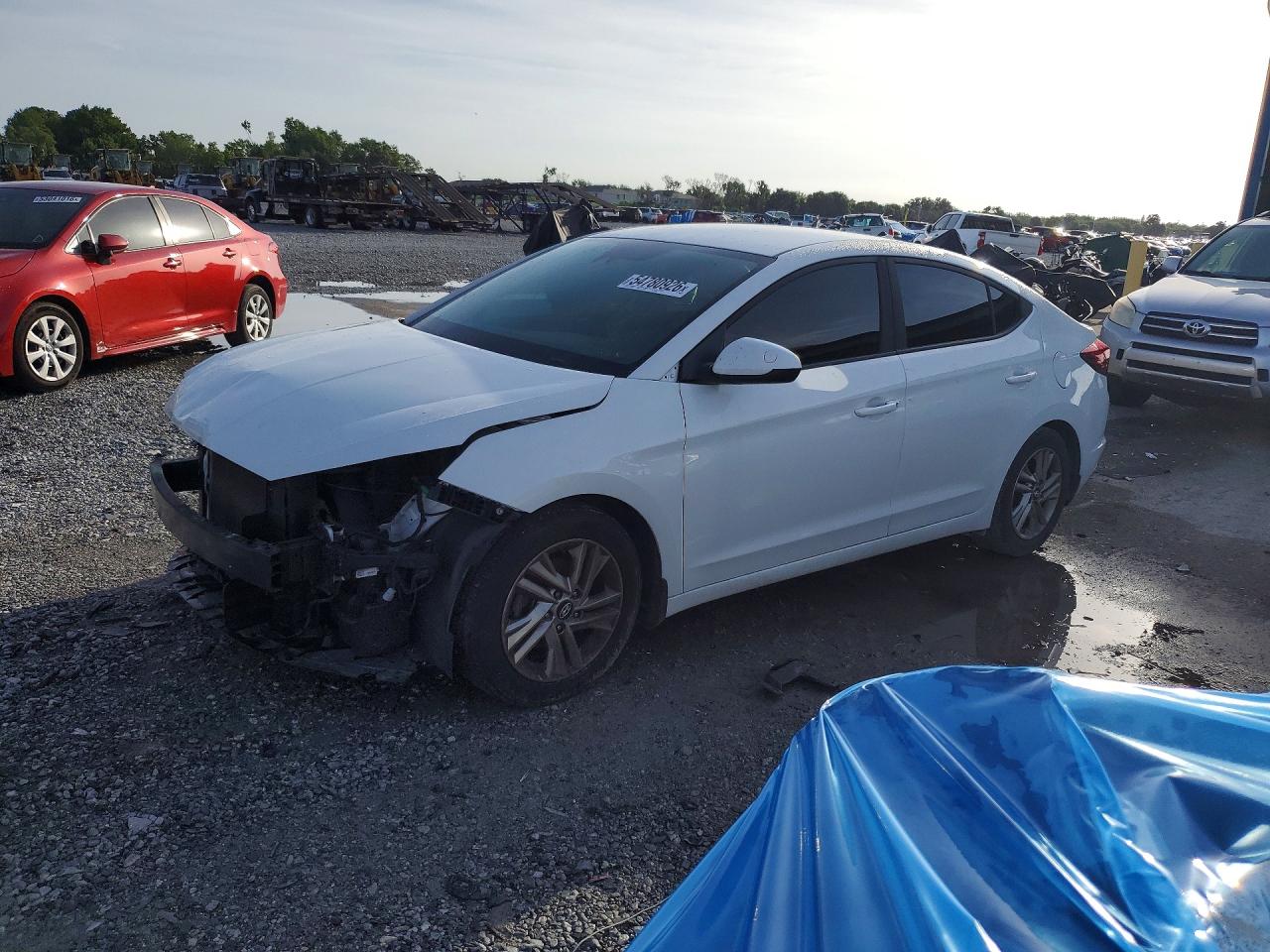 Salvage Hyundai ELANTRA Image