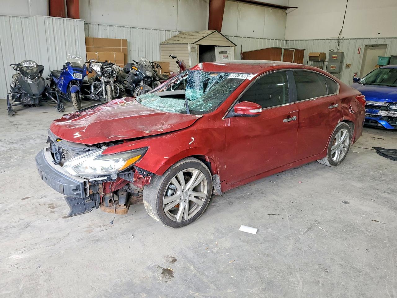 Salvage Nissan Altima Image