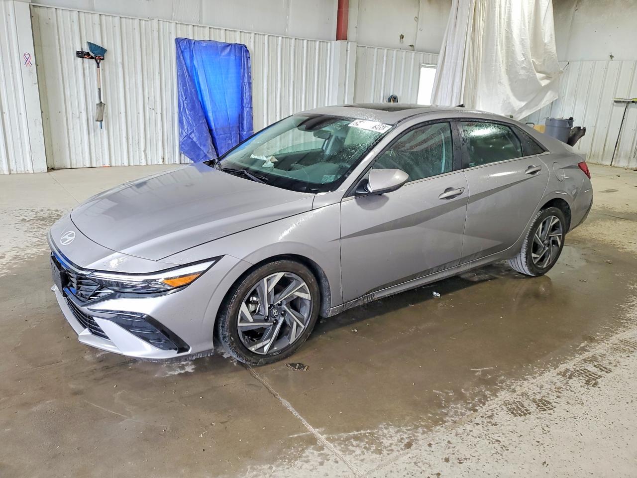 Salvage Hyundai ELANTRA Image