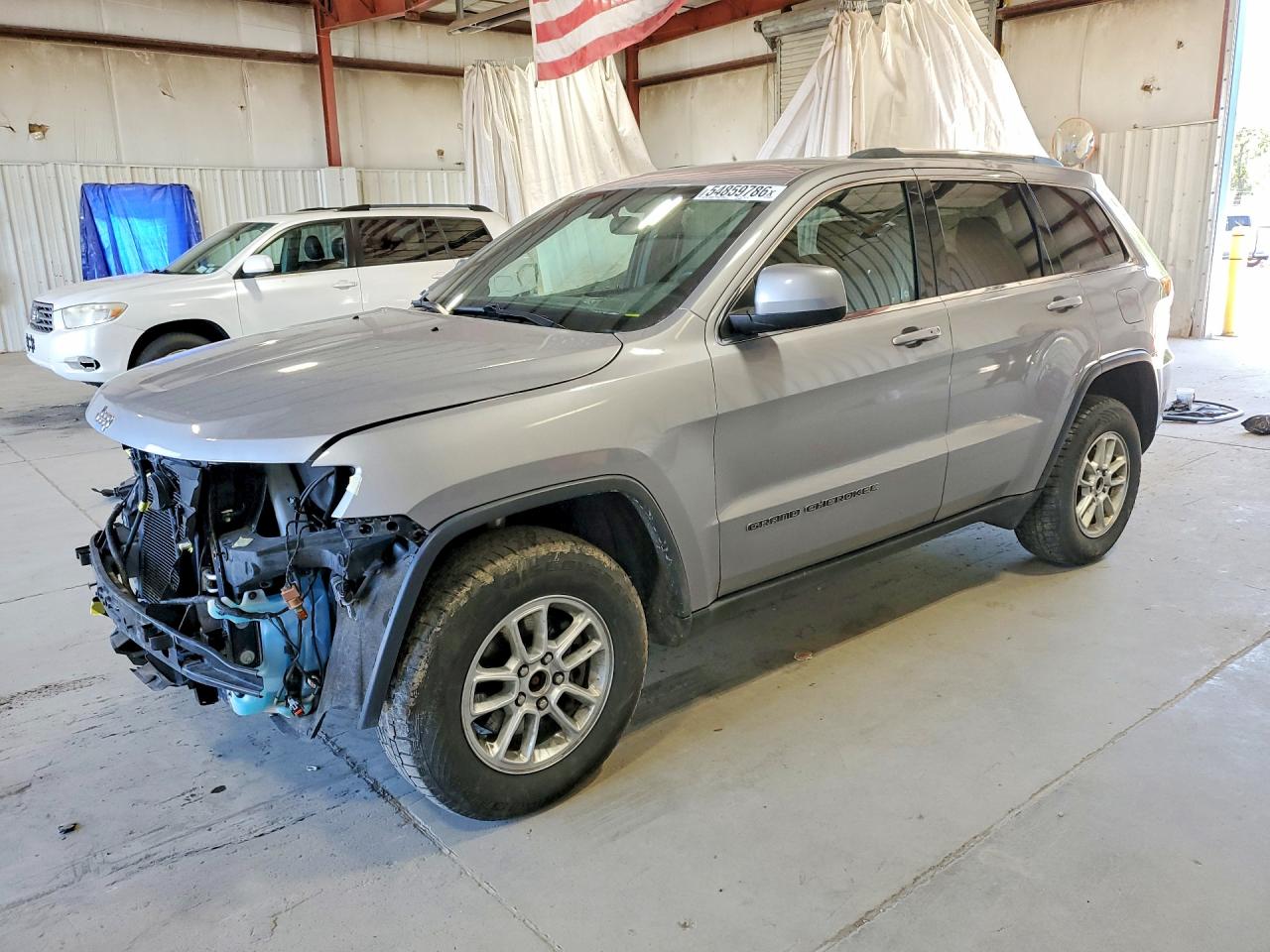 Salvage Jeep Cherokee Image