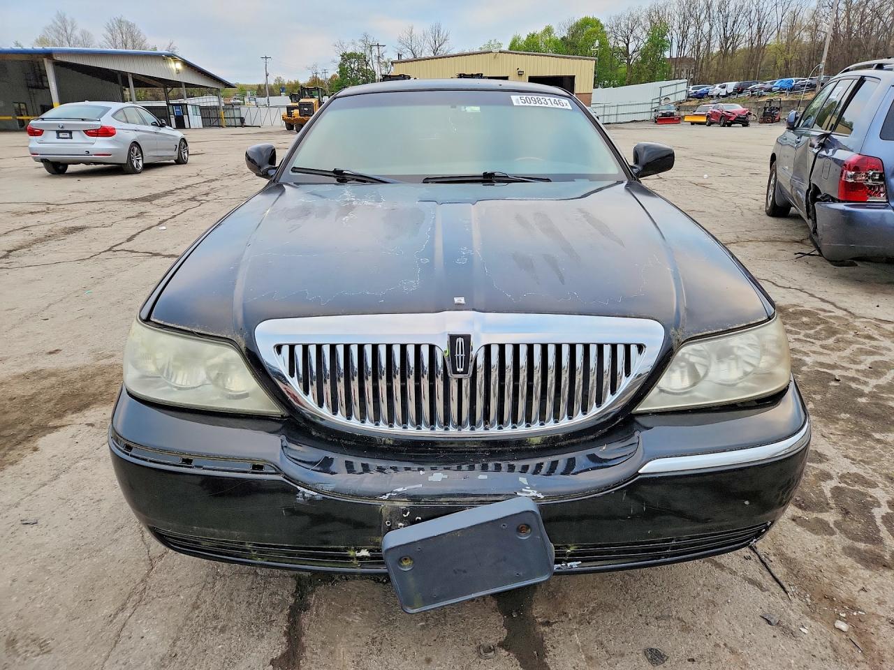 Lincoln Towncar Signature Long Wheelbase