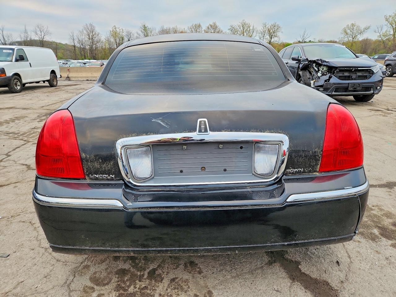 Lincoln Towncar Signature Long Wheelbase