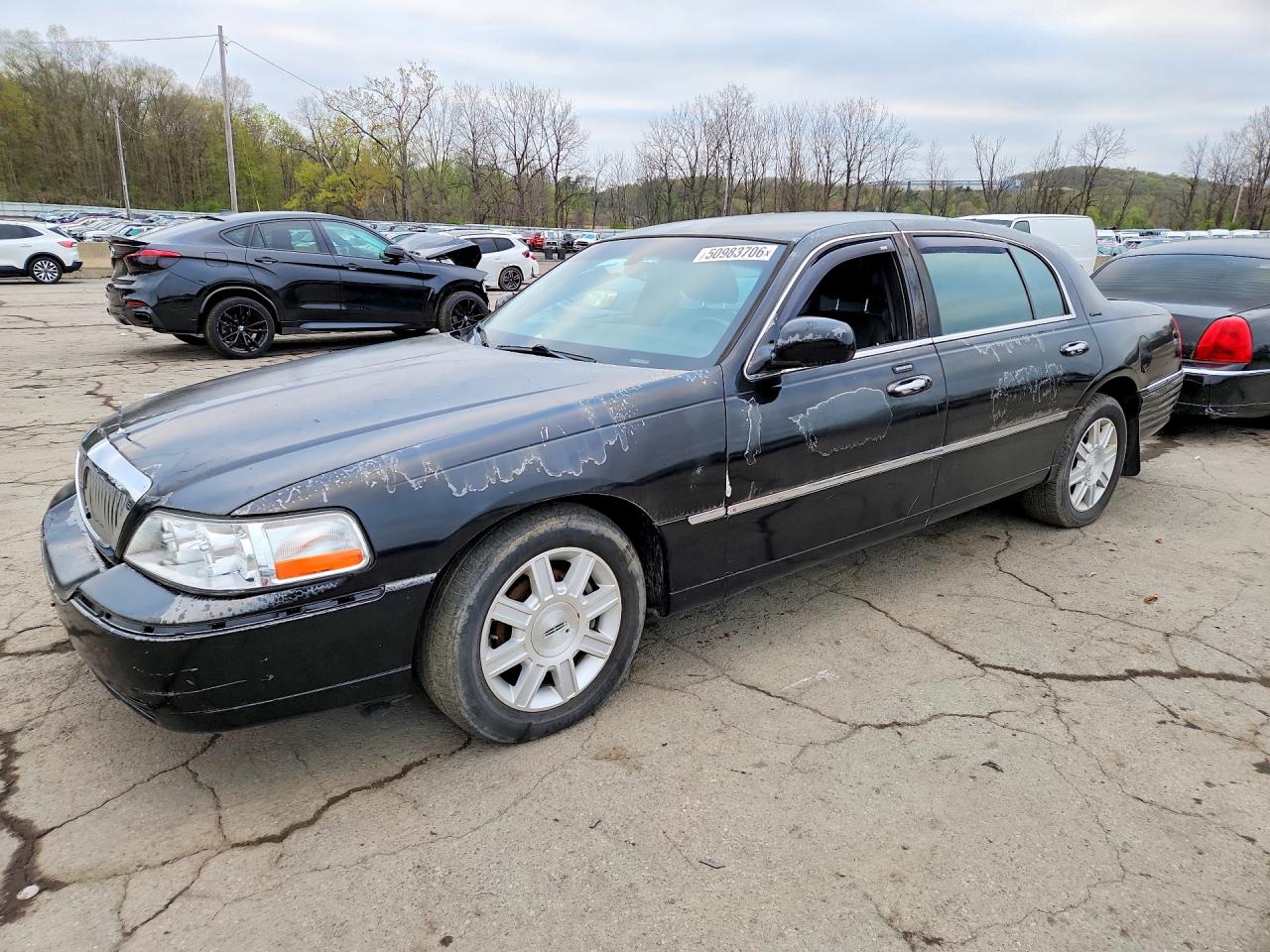 Salvage Lincoln Towncar Image