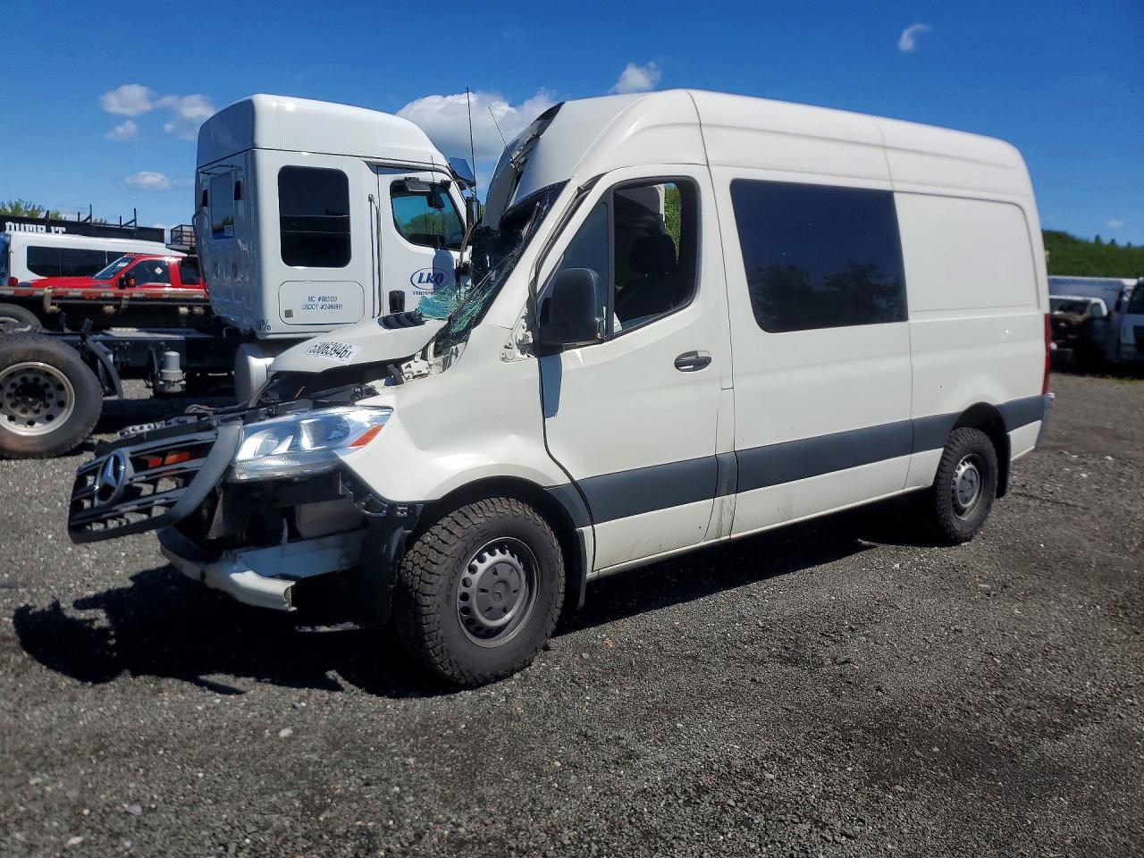 Salvage Mercedes-Benz Sprinter Image