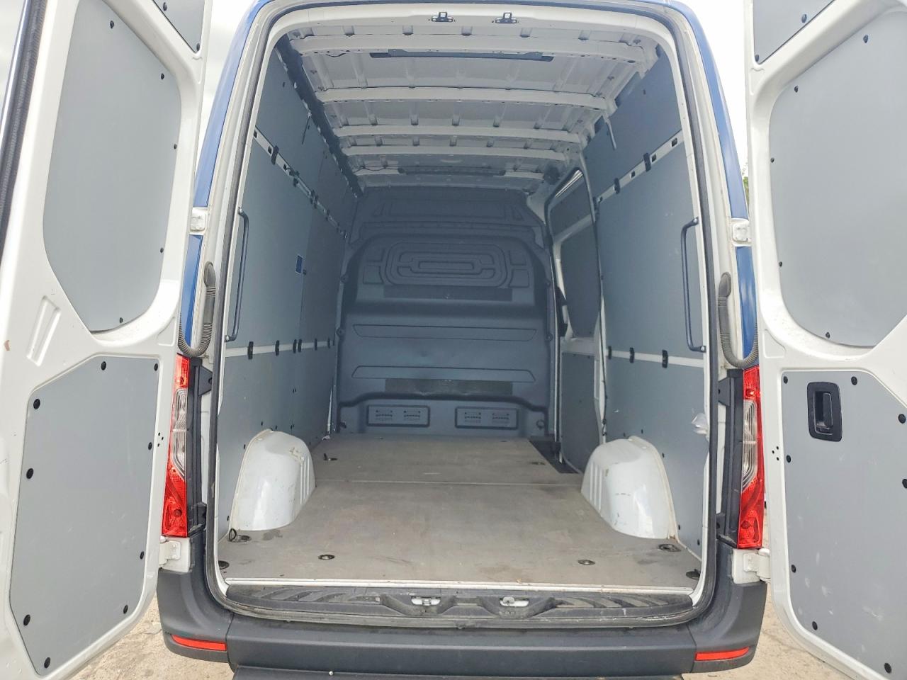 Mercedes-Benz Sprinter 2500