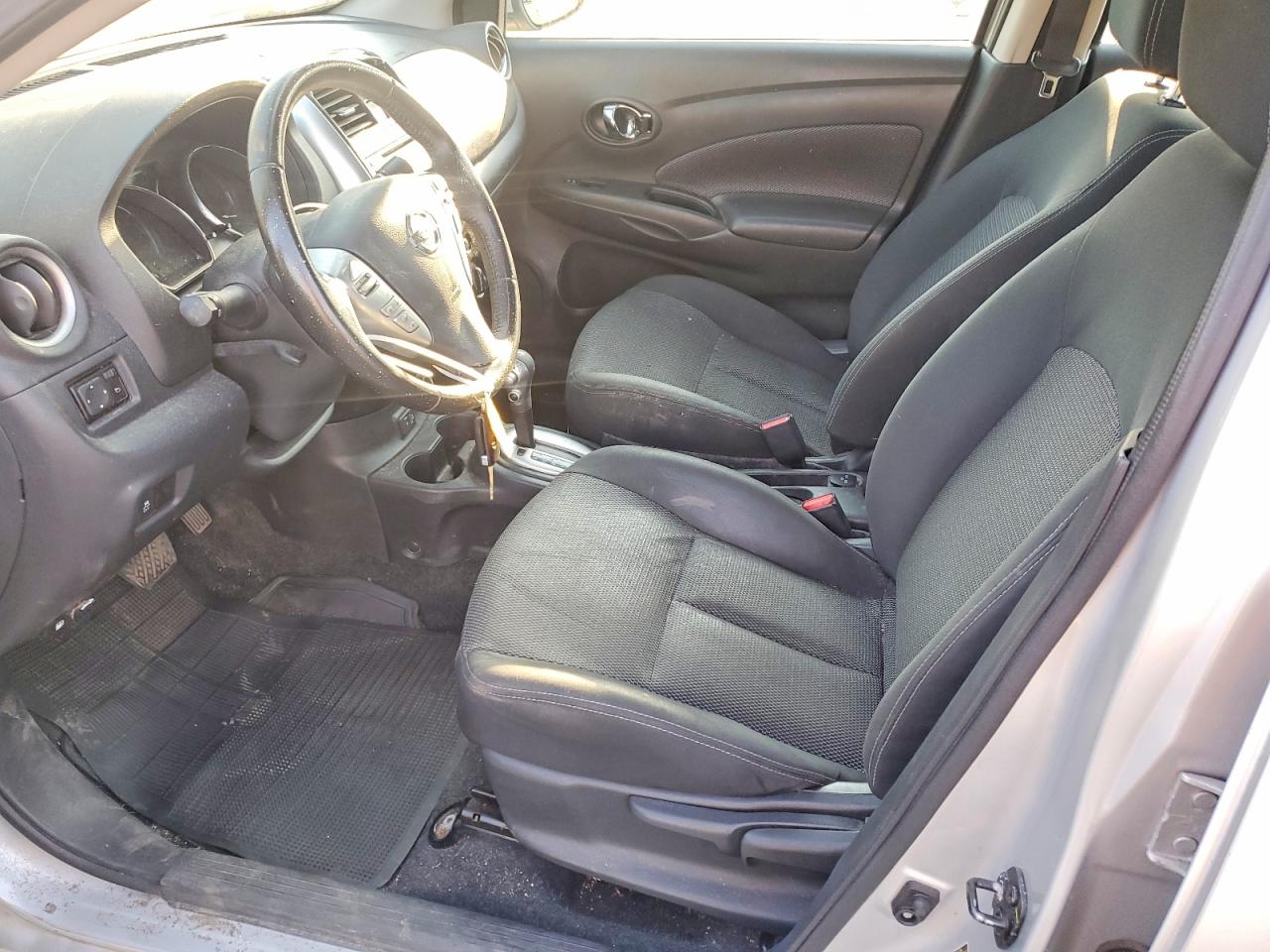Nissan Versa Sv