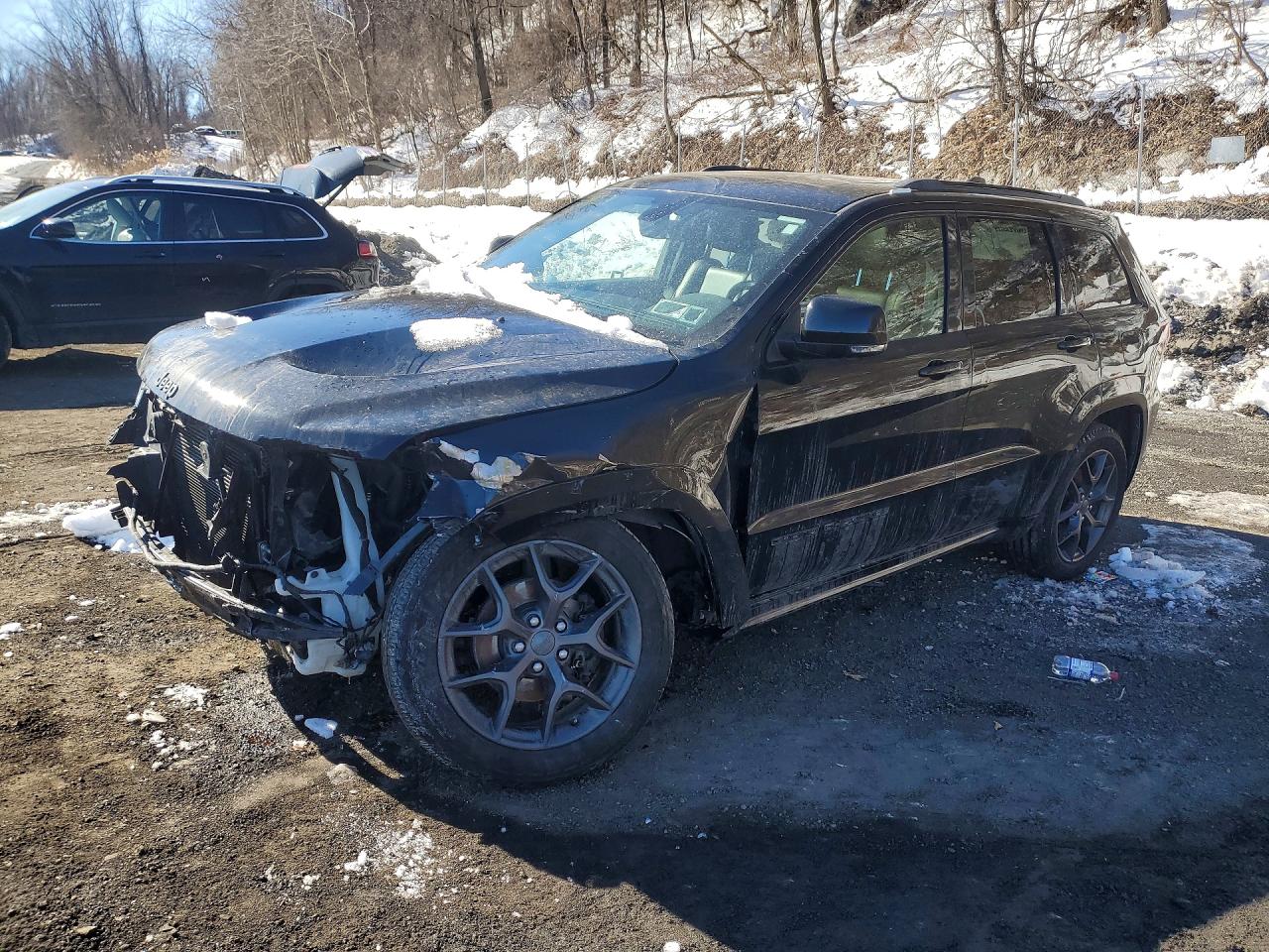Salvage Jeep Grand Cherokee Image