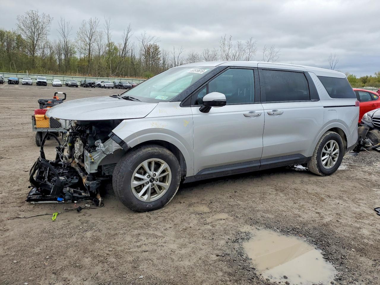 Salvage Kia Carnival Image