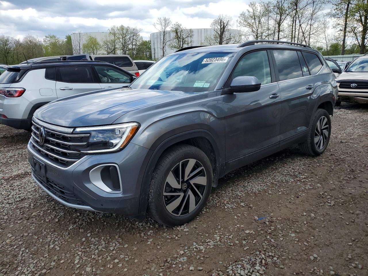 Salvage Volkswagen Atlas Image