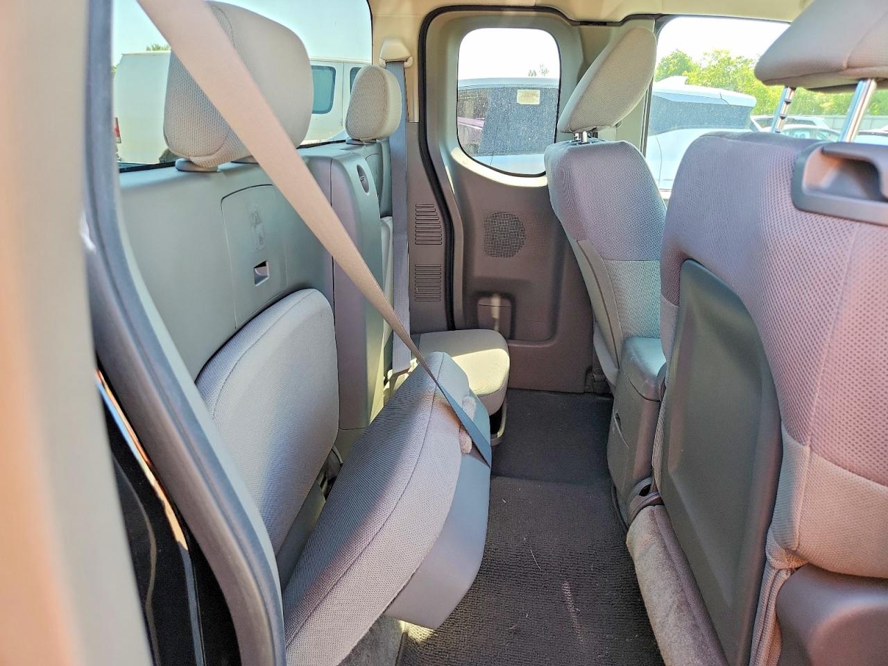 Nissan Frontier S