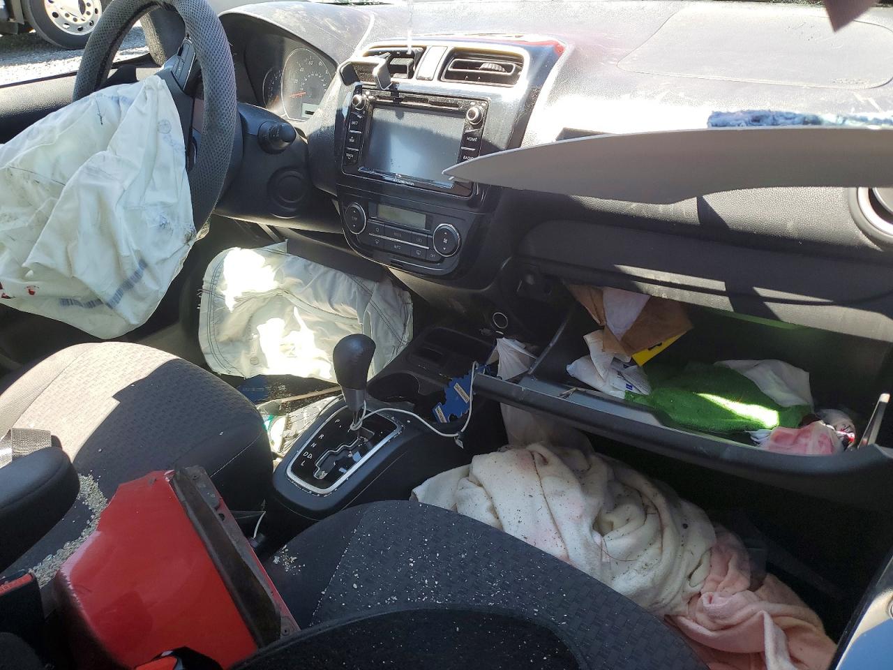 Mitsubishi Mirage Se