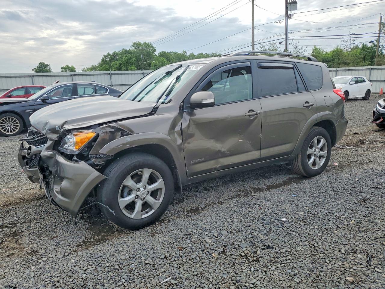 Salvage Toyota RAV4 Image