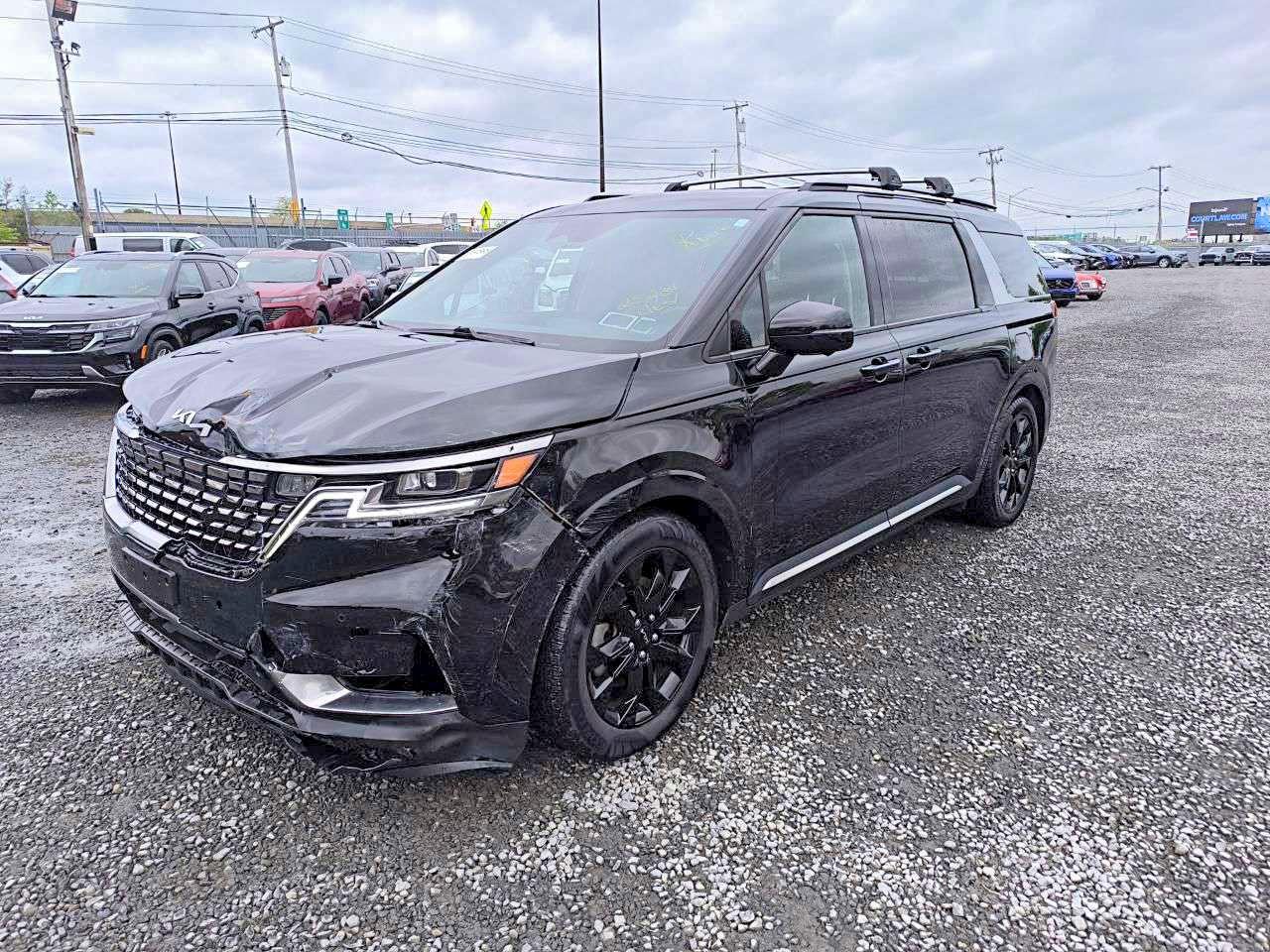 Salvage Kia Carnival Image