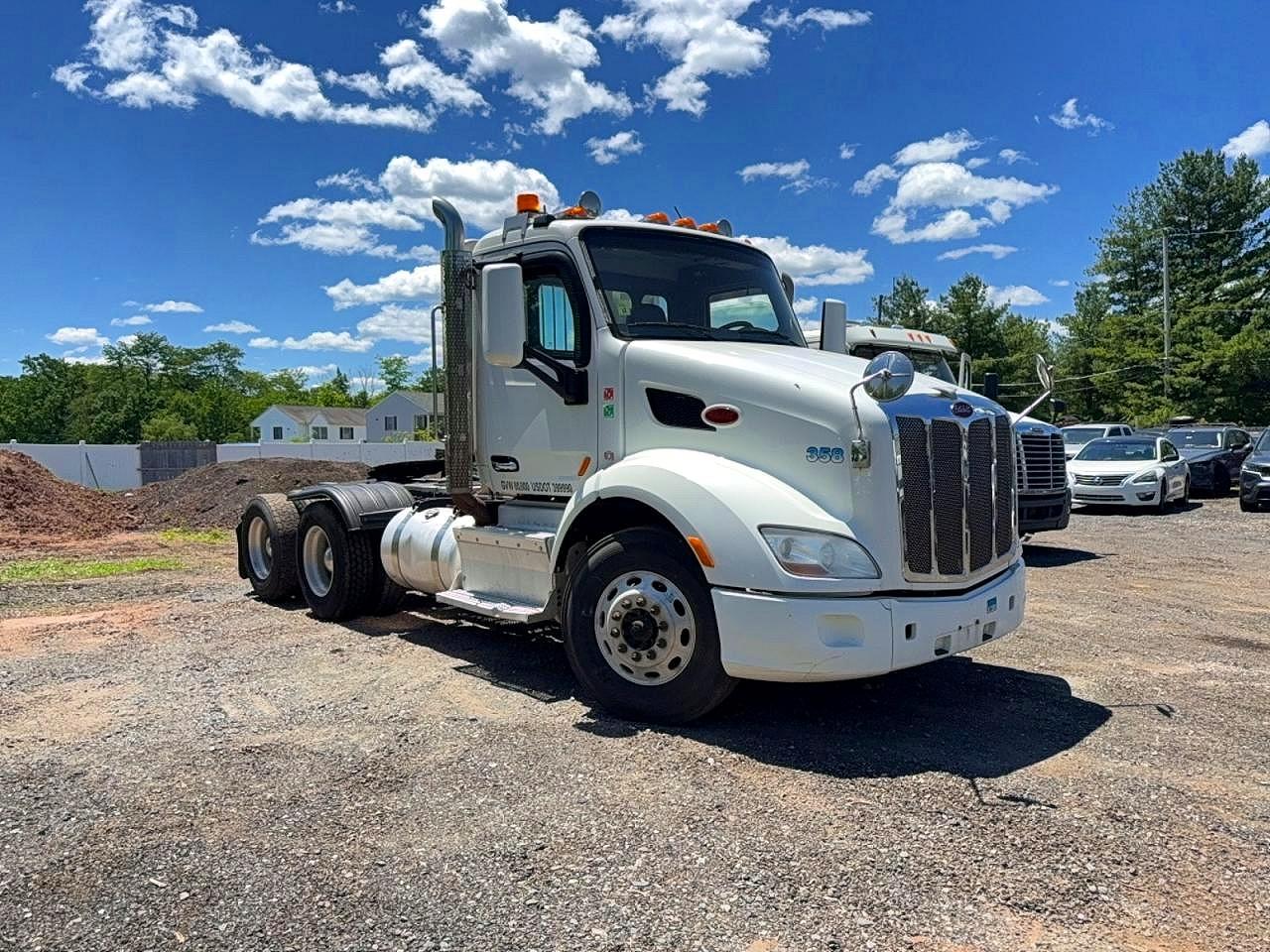 Salvage Peterbilt 579 Image