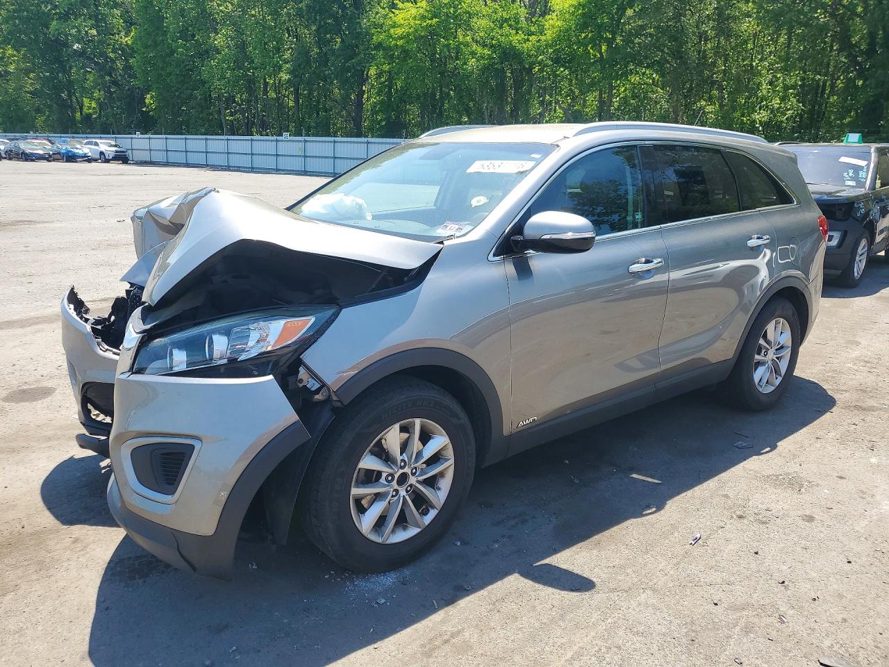 Salvage Kia Sorento Image