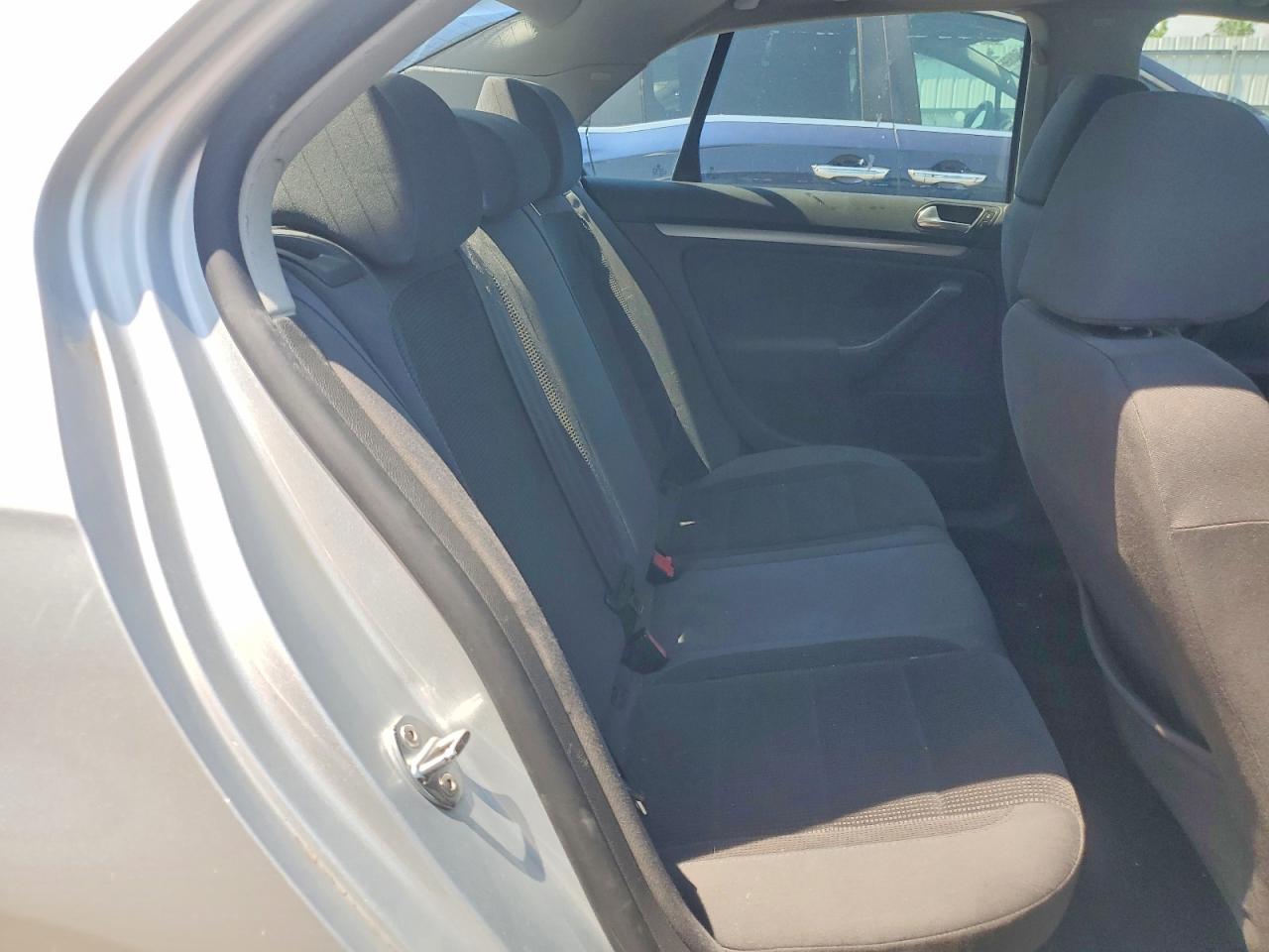Volkswagen Jetta S