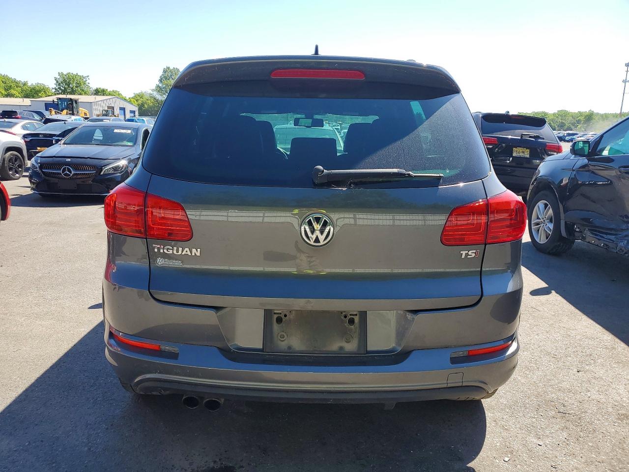 Volkswagen Tiguan S