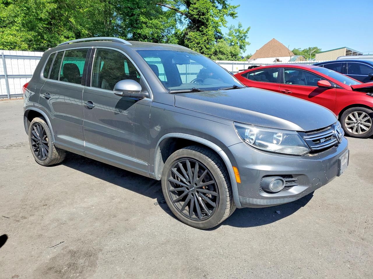 Volkswagen Tiguan S