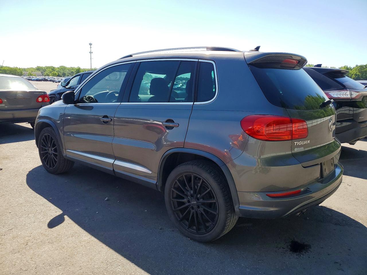 Volkswagen Tiguan S