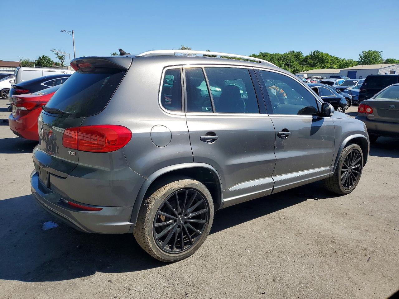 Volkswagen Tiguan S