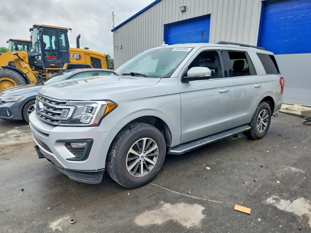 Salvage Ford Expedition Image