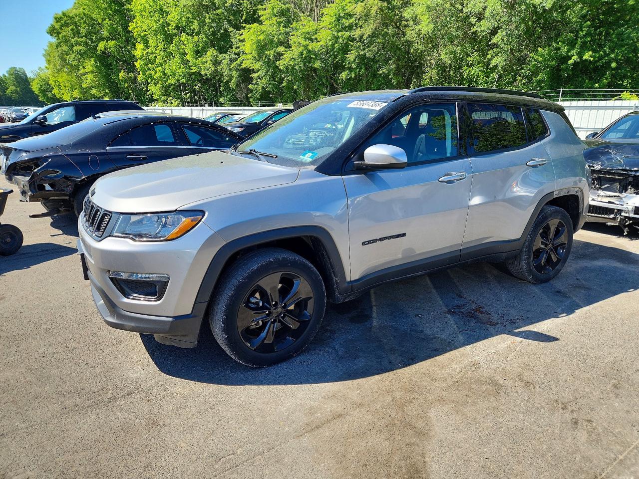 Salvage Jeep Compass Image