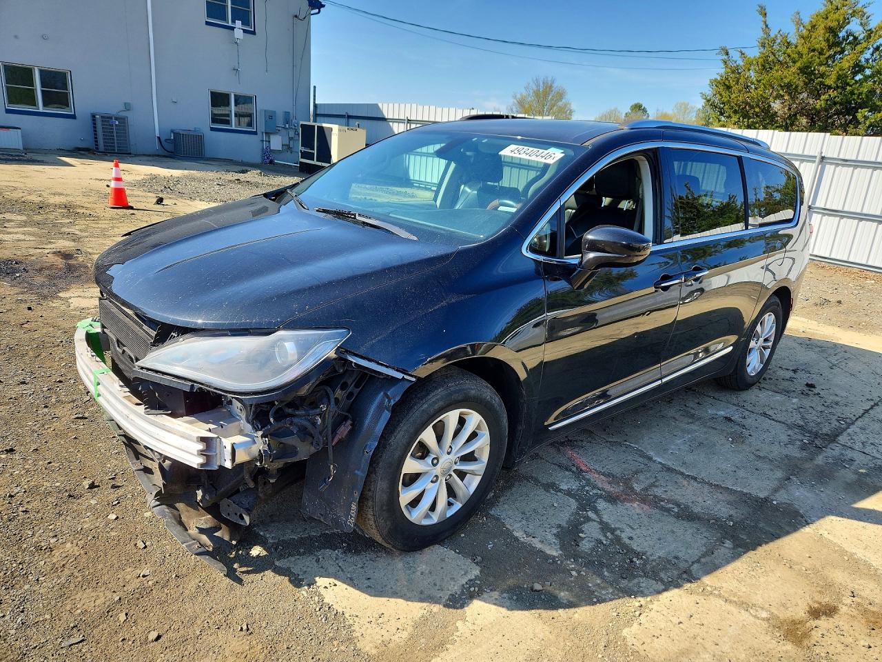 Salvage Chrysler Pacifica Image