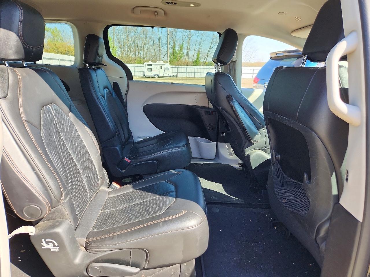 Chrysler Pacifica Touring L