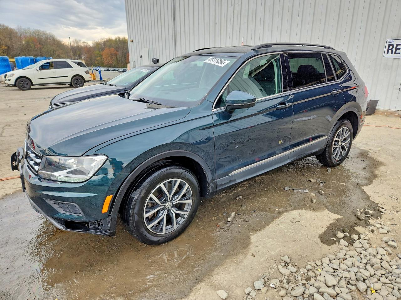 Salvage Volkswagen Tiguan Image
