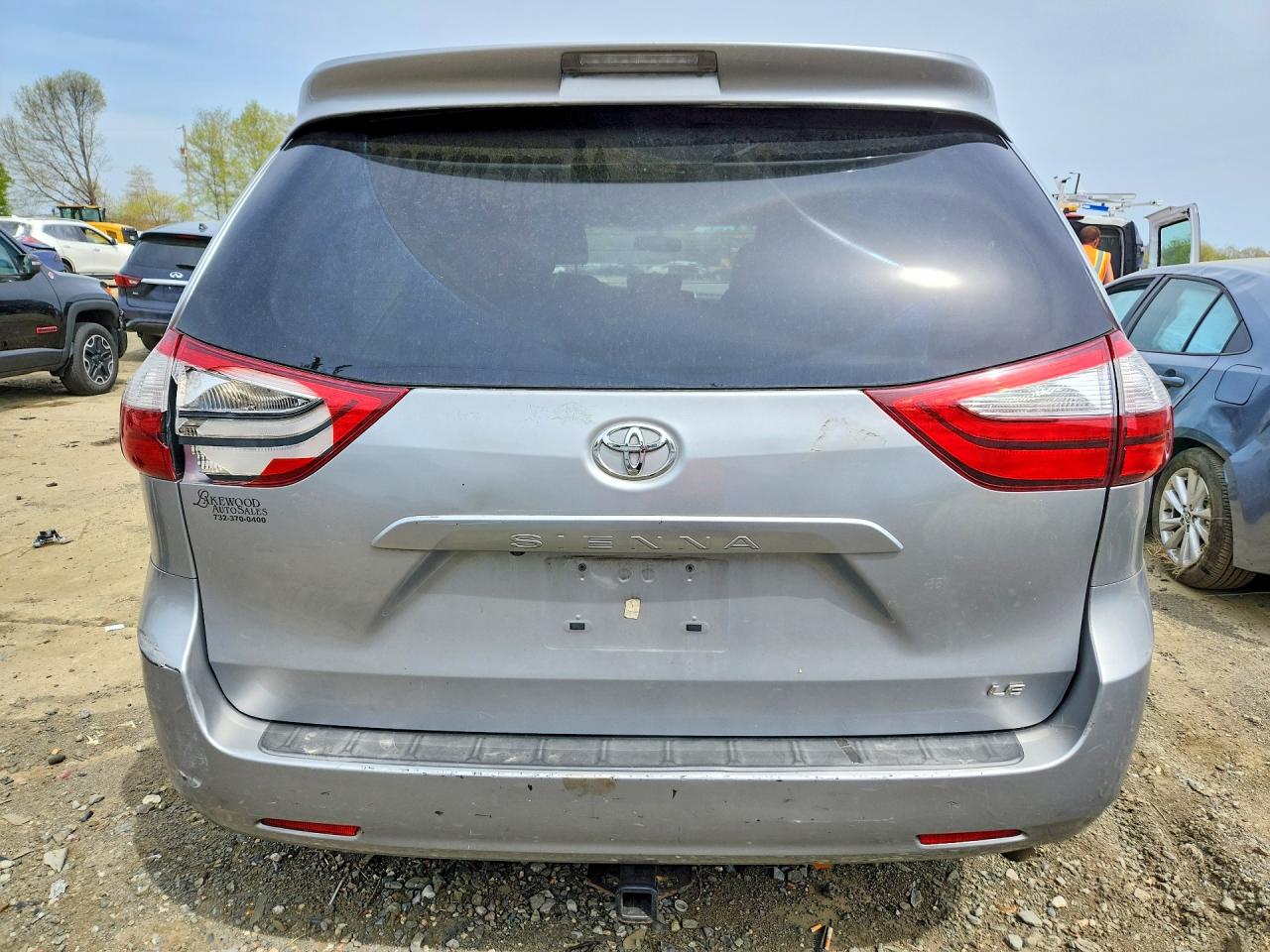 Toyota Sienna Le