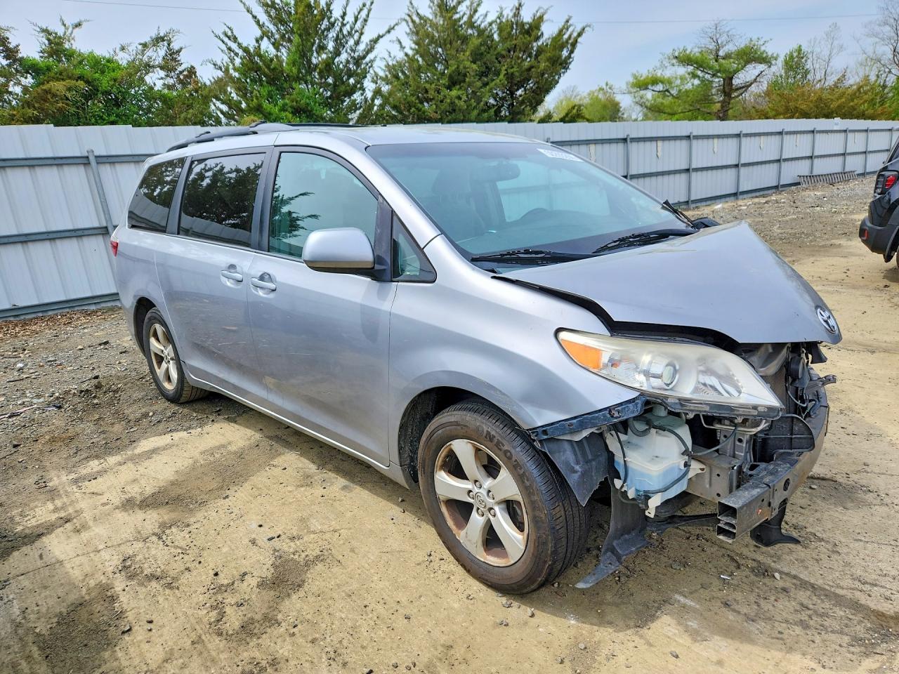 Toyota Sienna Le