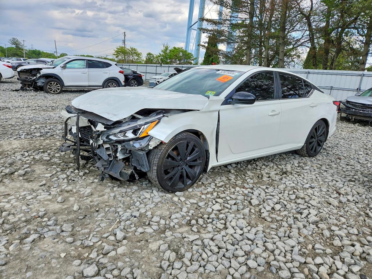 Salvage Nissan Altima Image