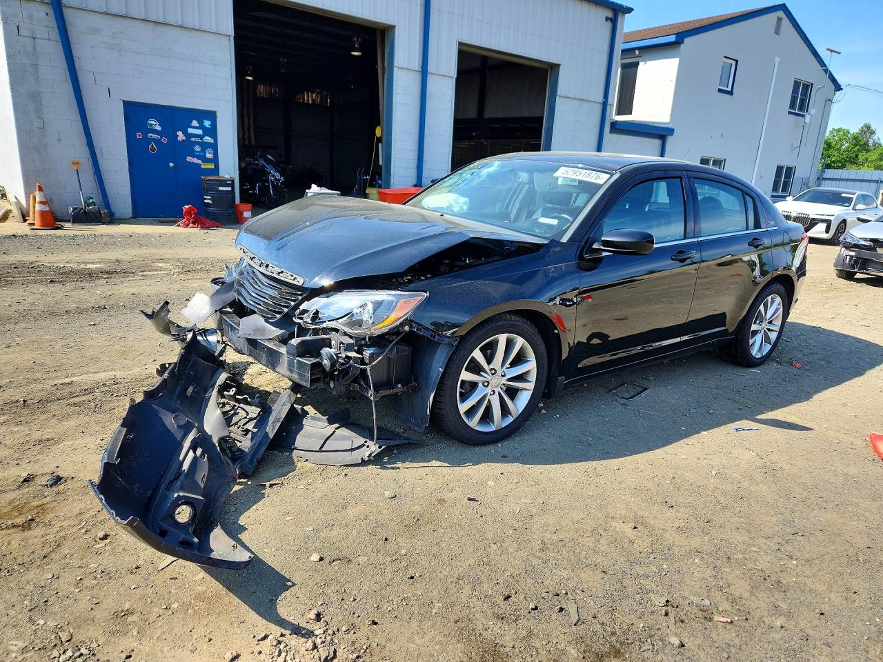 Salvage Chrysler 200 Image