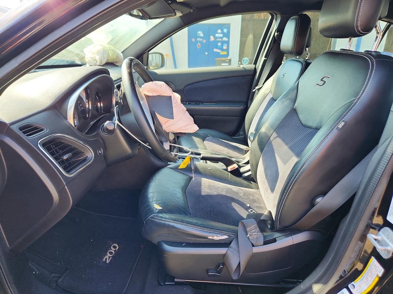 Chrysler 200 S
