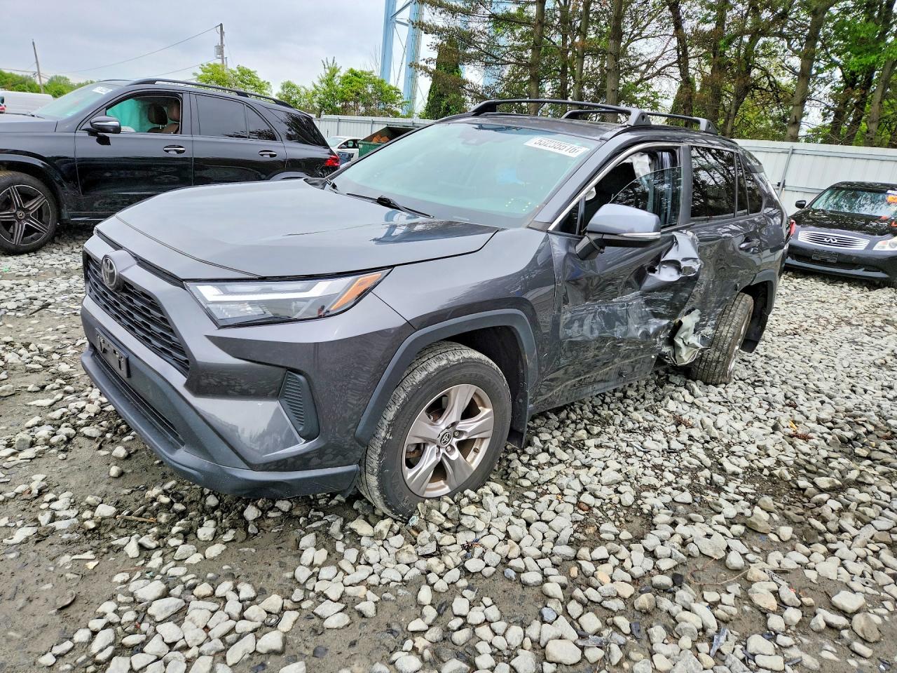 Salvage Toyota RAV4 Image