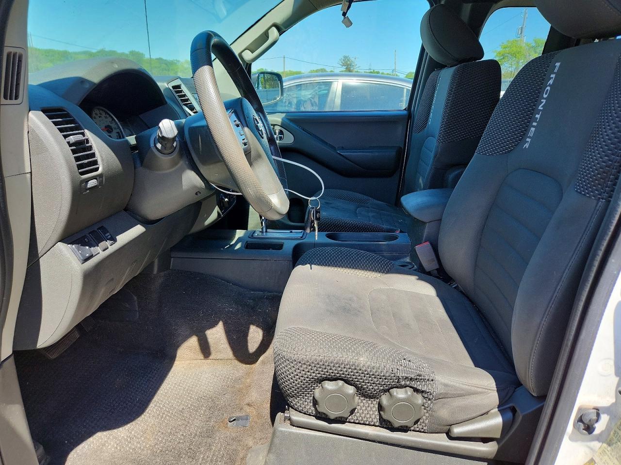 Nissan Frontier Sv V6