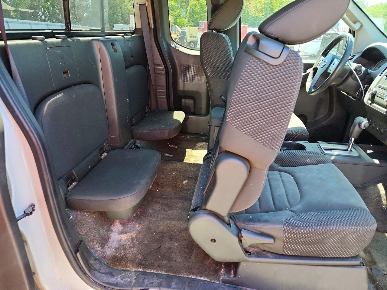 Nissan Frontier Sv V6