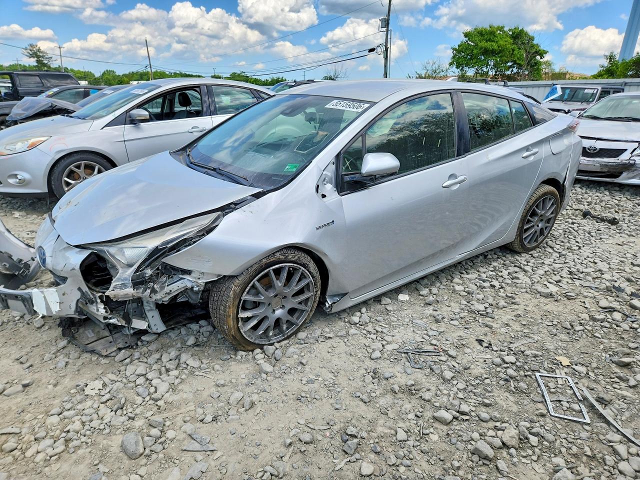 Salvage Toyota Prius Image