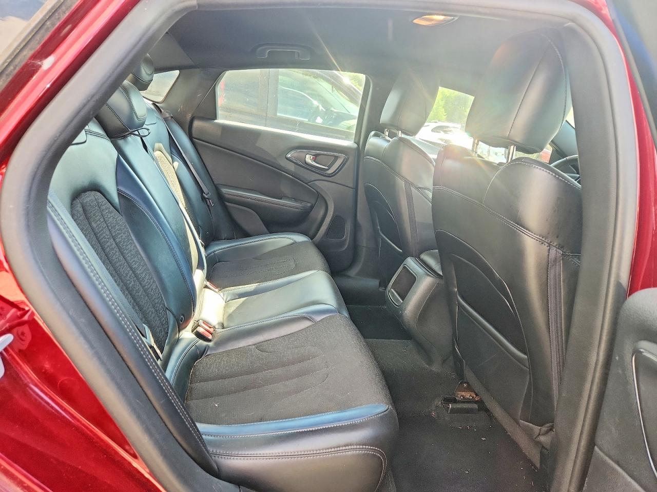 Chrysler 200 S