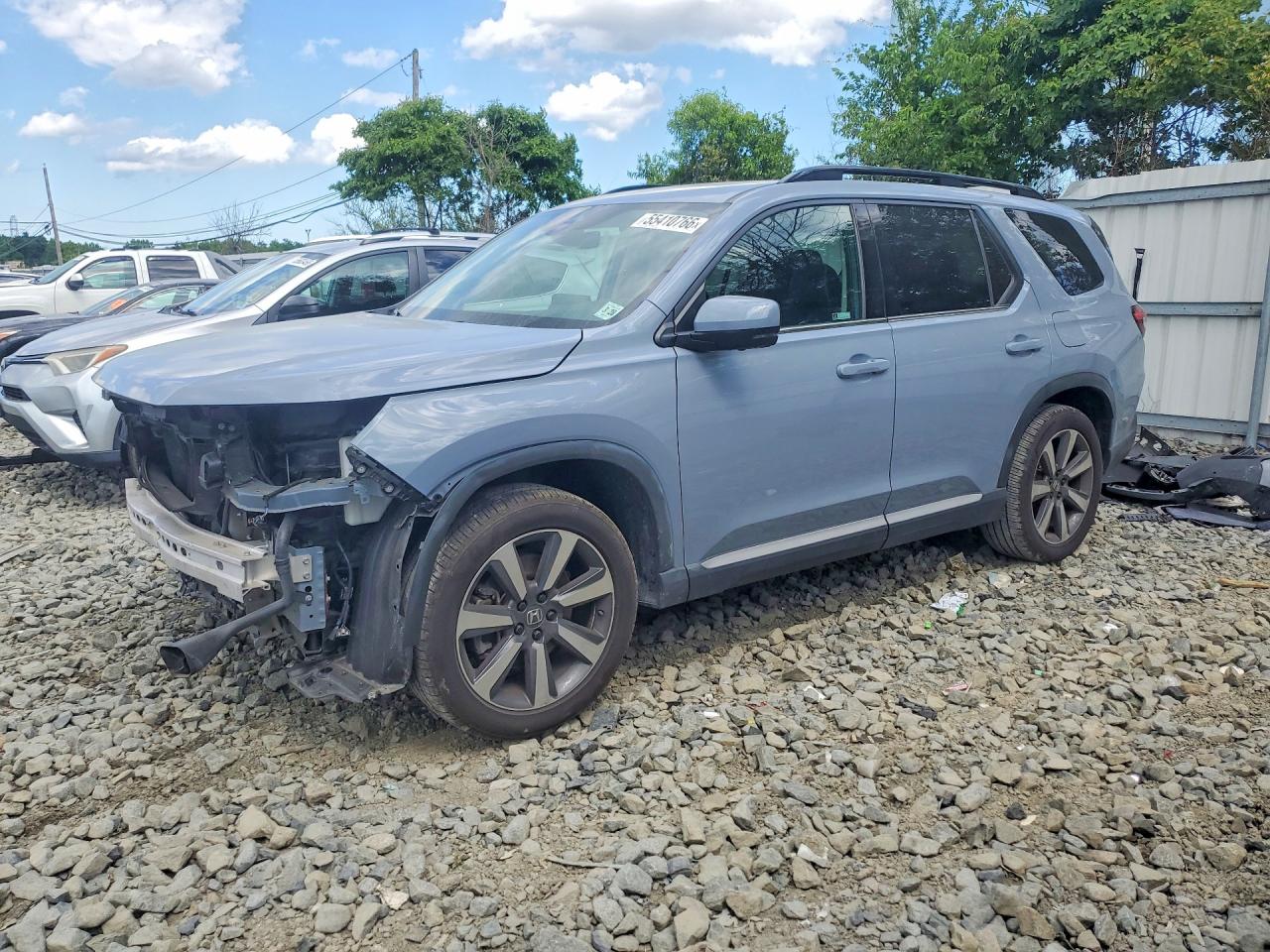Salvage Honda Pilot Image