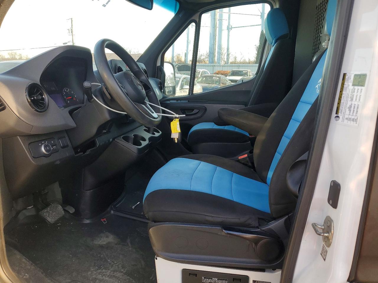 Salvage Mercedes-Benz Sprinter Image