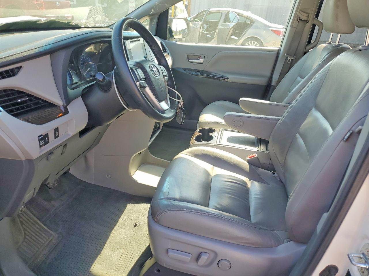 Toyota Sienna Xle 8-passenger