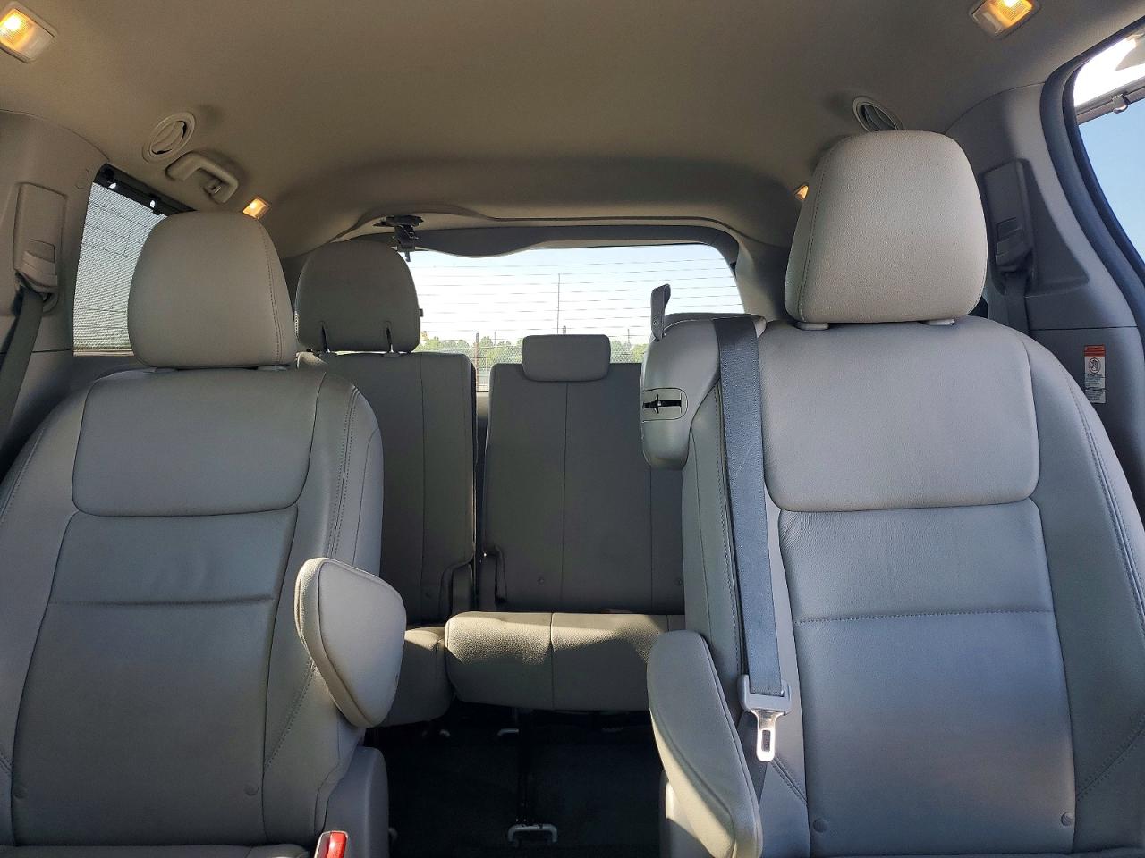 Toyota Sienna Xle 8-passenger