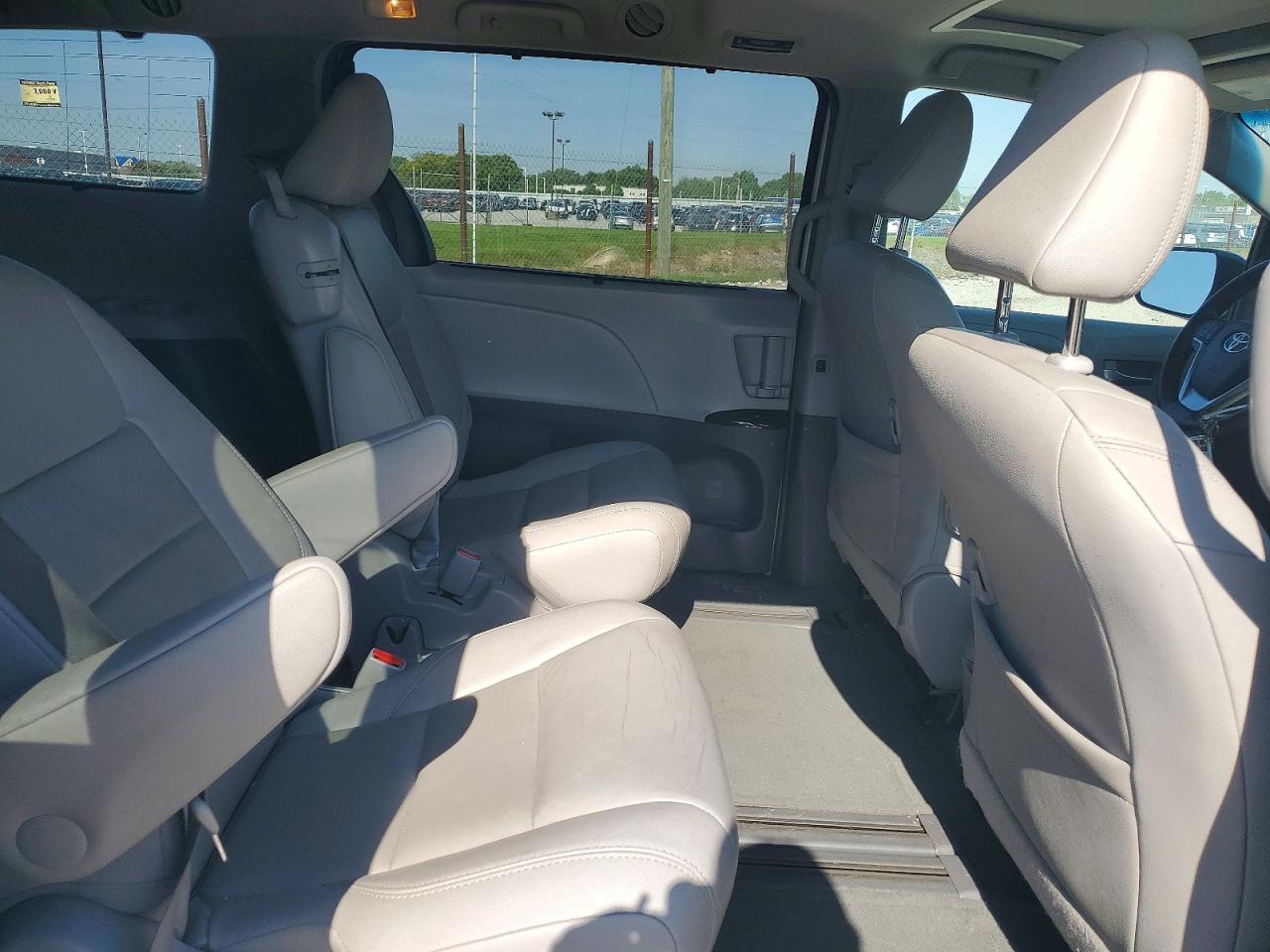 Toyota Sienna Xle 8-passenger