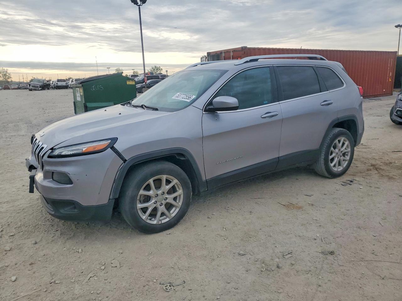 Salvage Jeep Cherokee Image