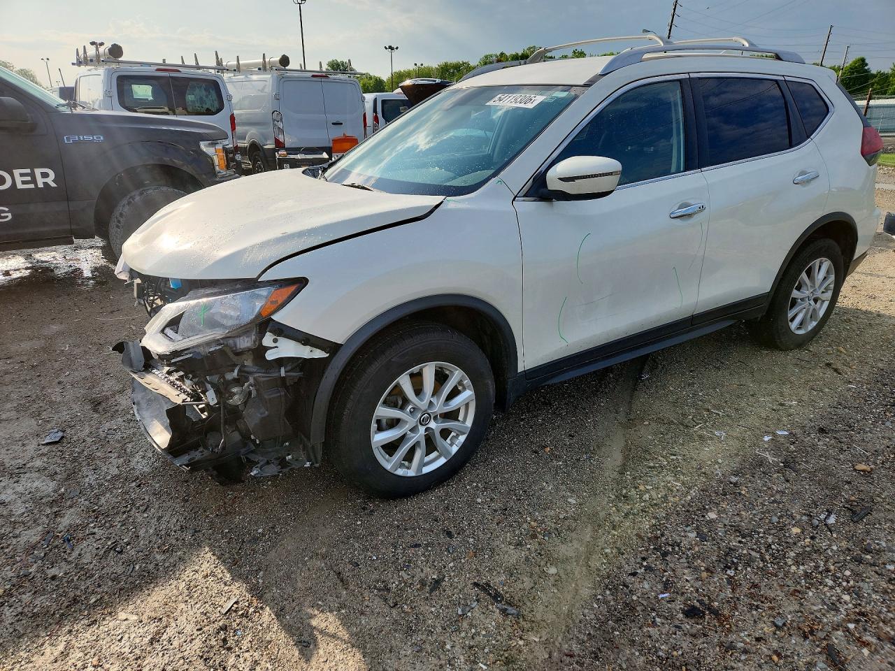 Salvage Nissan Rogue Image