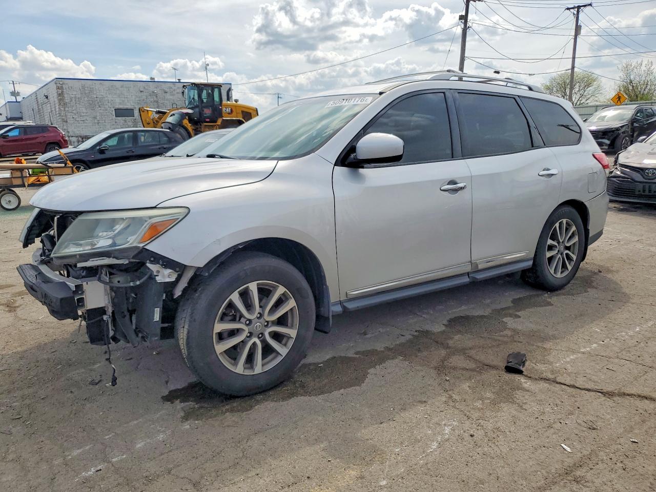 Salvage Nissan Pathfinder Image