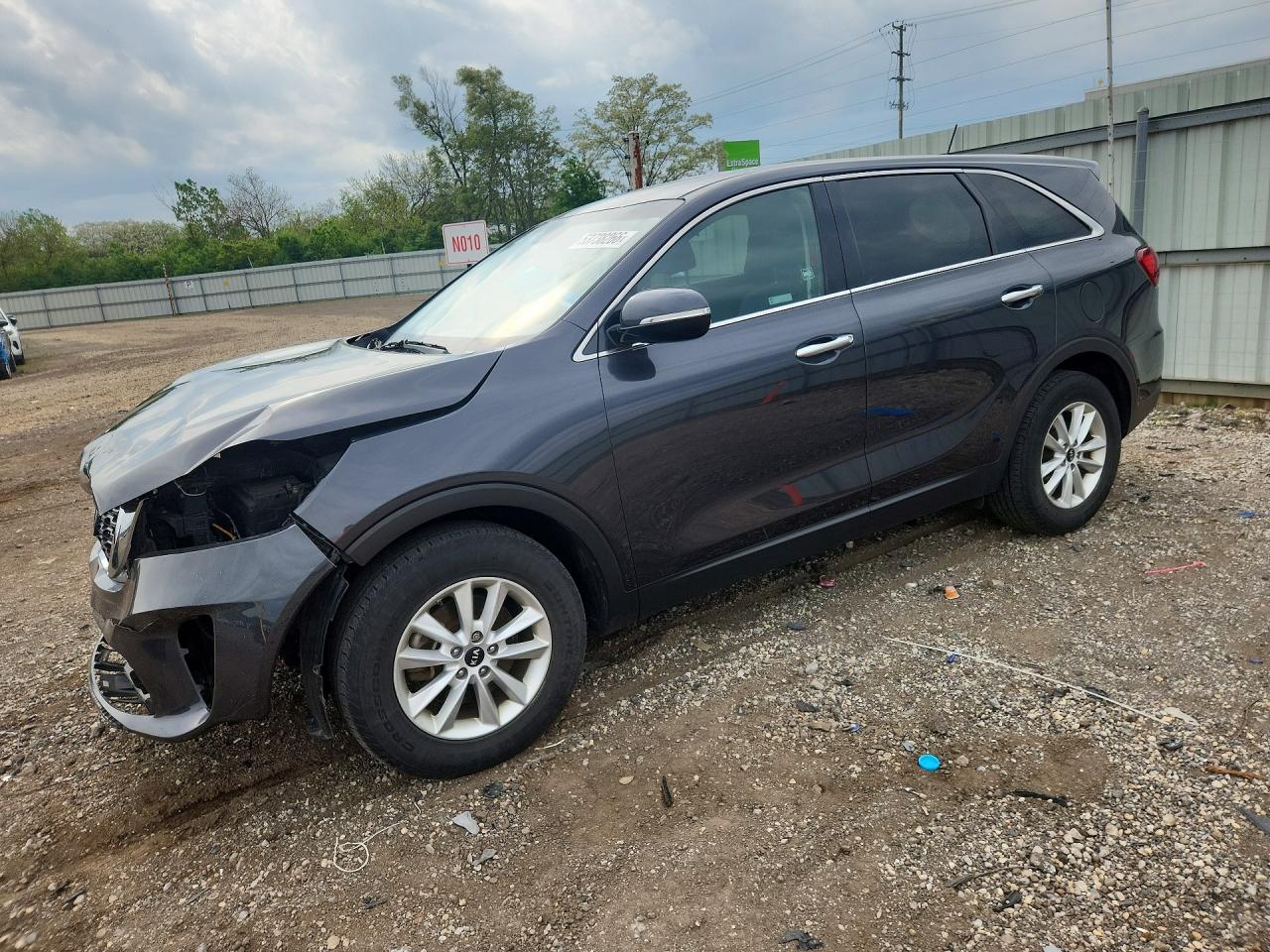 Salvage Kia Sorento Image
